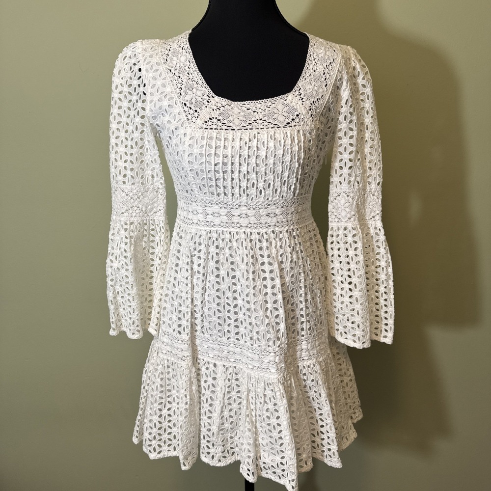 MODA INTERNATIONAL Victoria's Secret BoHo Eyelet Crochet Lace White Dress size 4